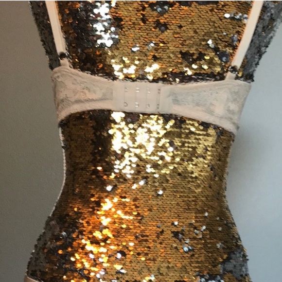 NWT vs 34D push-up - Picture 2 of 3